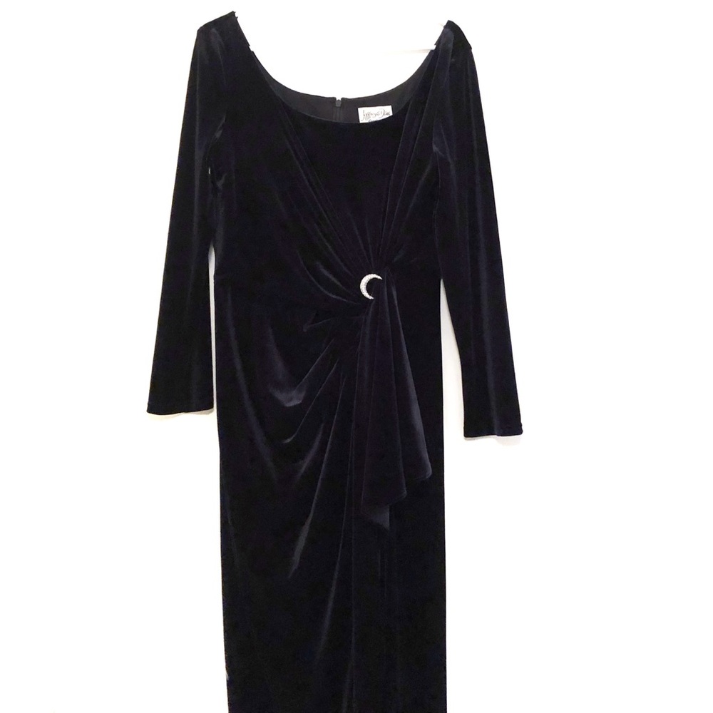 Vintage Black Velvet Evening Dress with Brooch